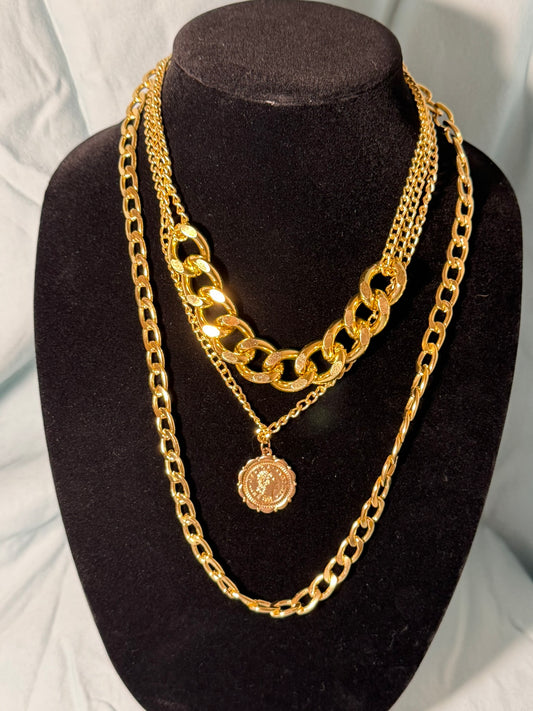 Bold Layered Gold‑Tone Chain Necklace with Medallion Pendant – Statement Fashion Jewelry