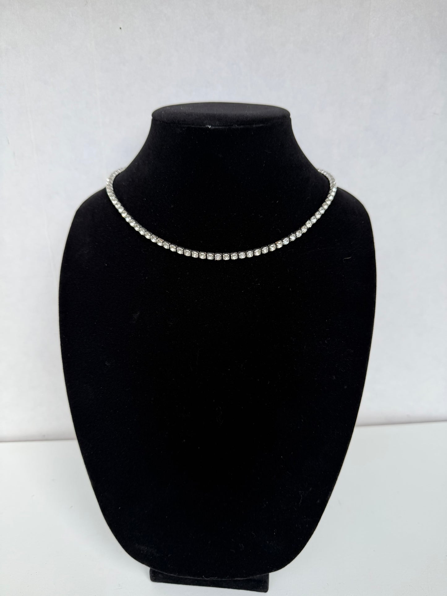 Classic Silver‑Tone Rhinestone Tennis Choker