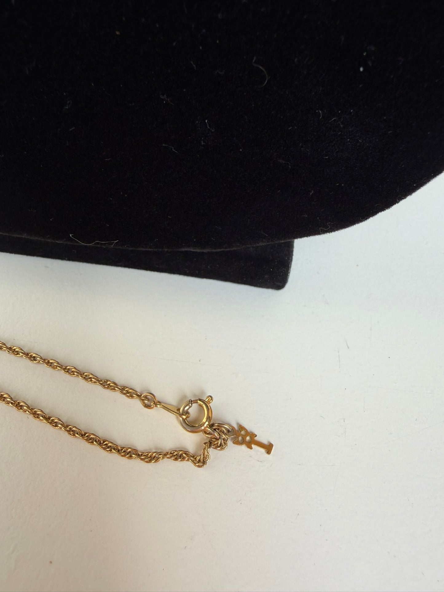 Gold‑Tone Rope Chain Necklace With Two‑Tier Ornate Pendant and Amber‑Colored Center Stone