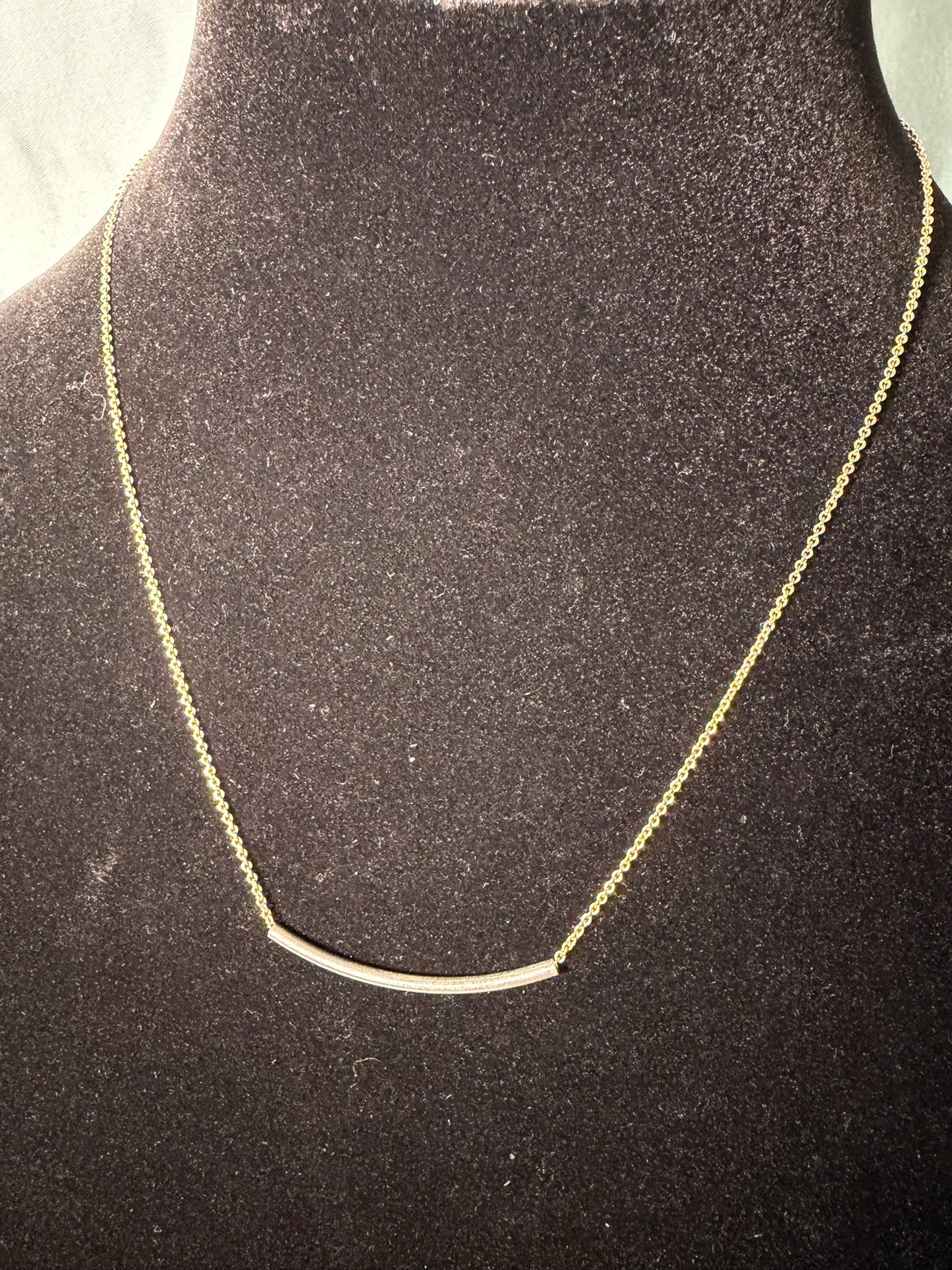 Minimalist Silver‑Tone Curved Bar Necklace