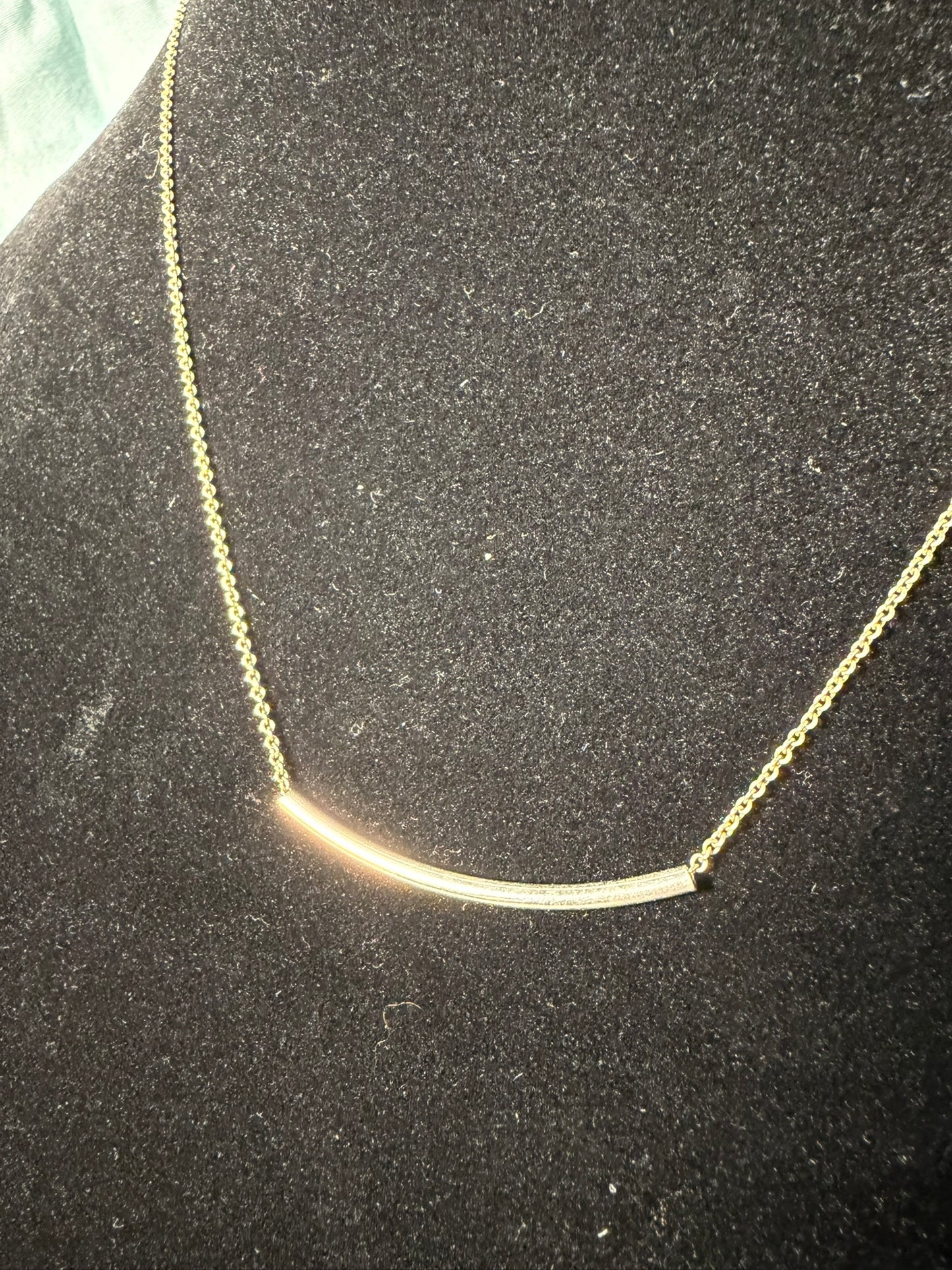 Minimalist Silver‑Tone Curved Bar Necklace