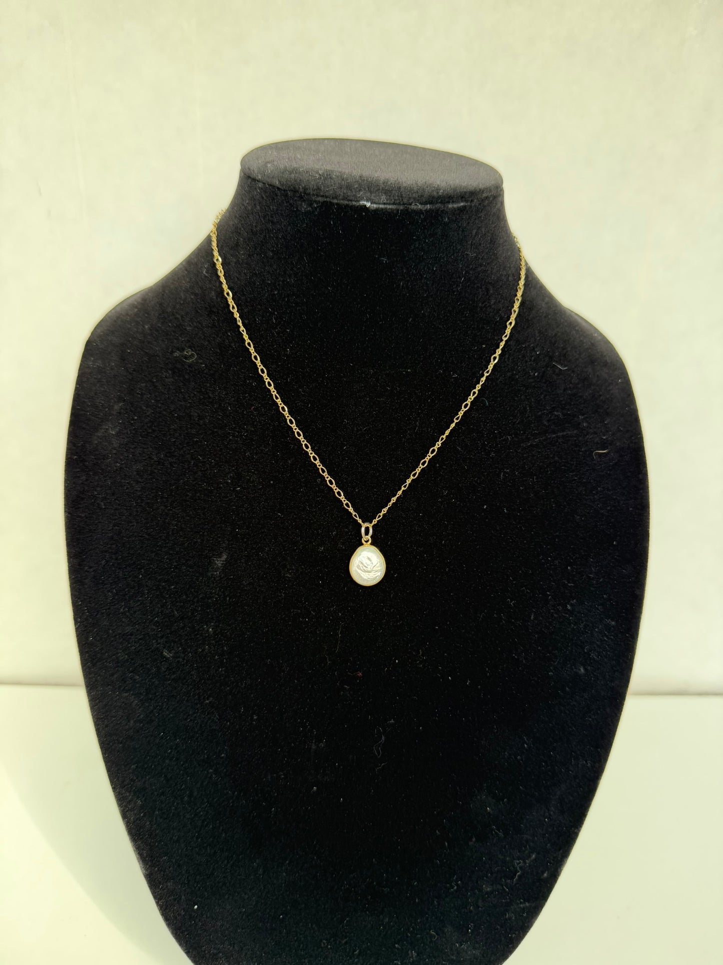 Gold‑Tone Chain Necklace With Single Cultured Pearl Drop Pendant