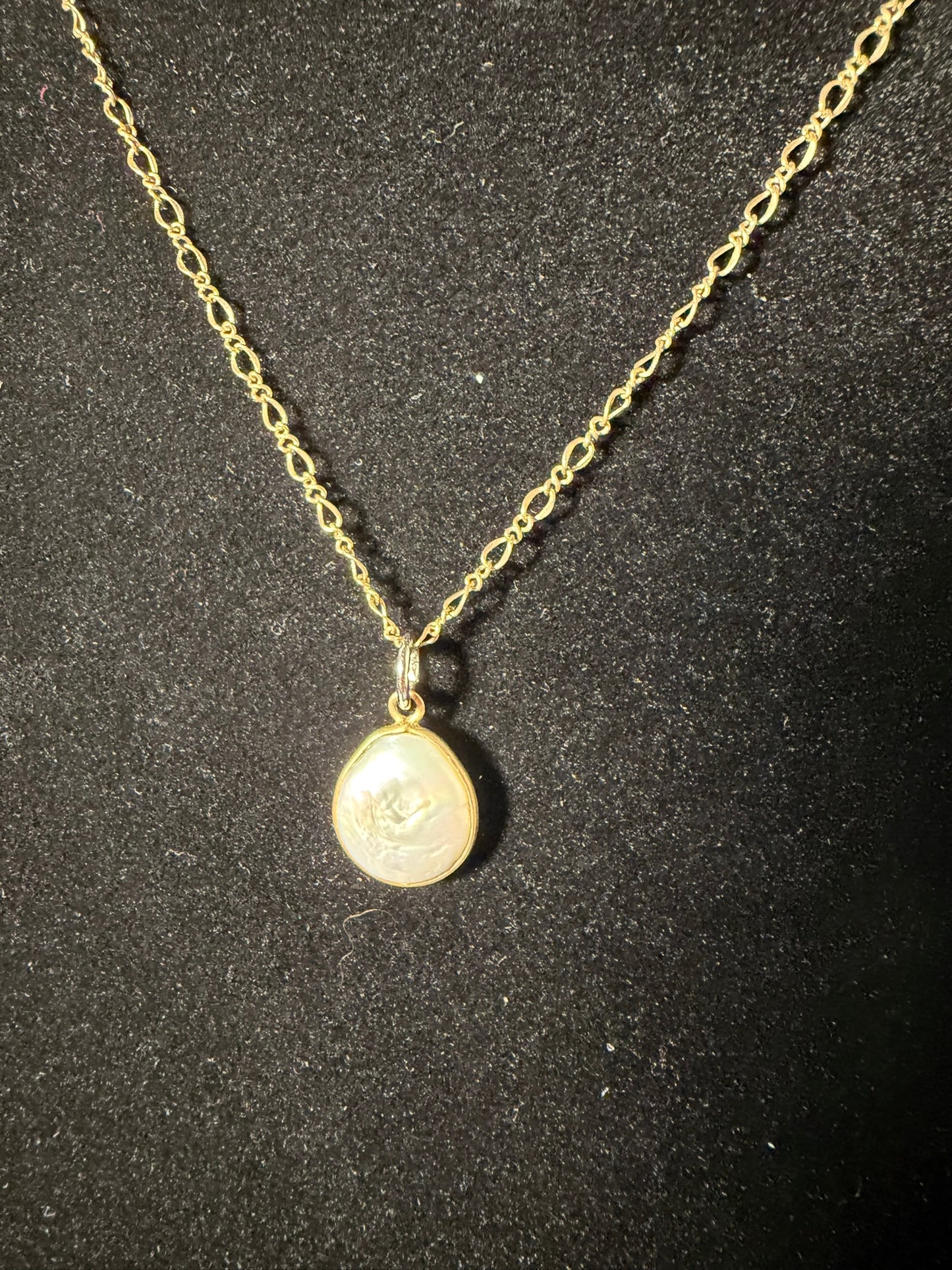 Gold‑Tone Chain Necklace With Single Cultured Pearl Drop Pendant