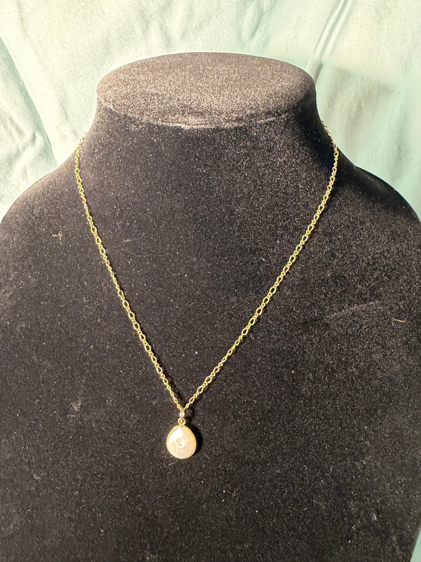 Gold‑Tone Chain Necklace With Single Cultured Pearl Drop Pendant