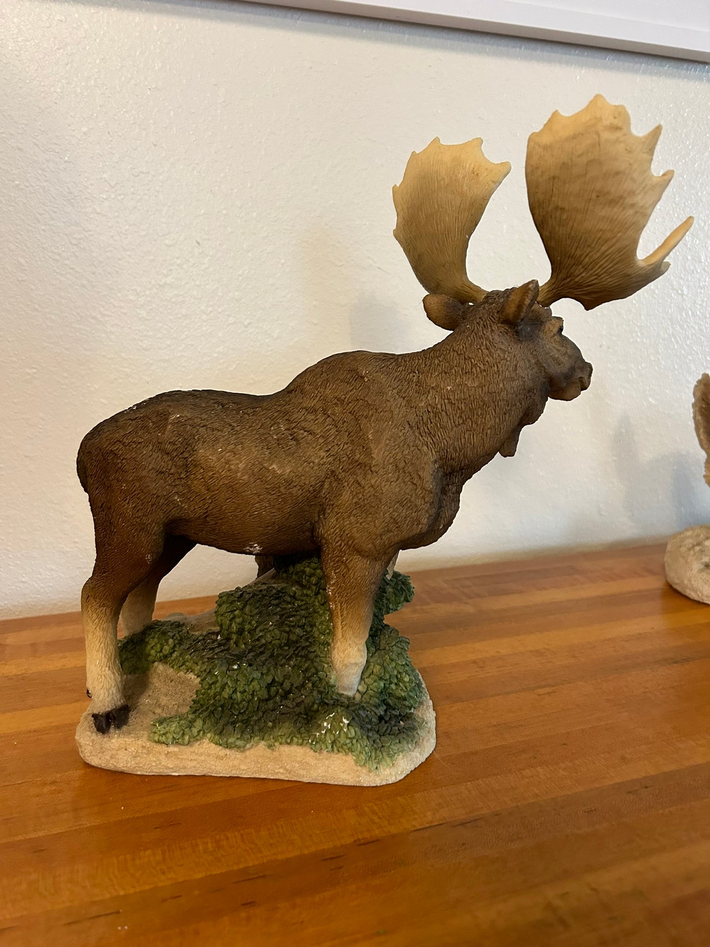 Moose & Wildlife Figurine – “Animals of the World” Collection (Resin)