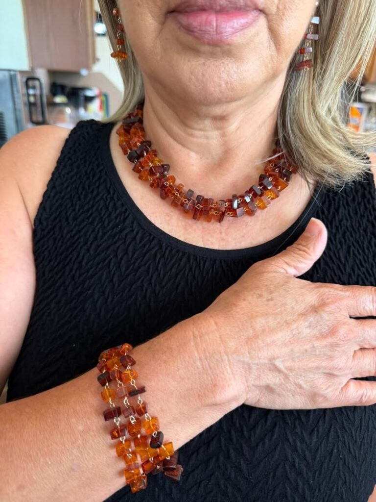 Genuine Amber Necklace with 8K Gold Findings – Estate Jewelry (CCC006)