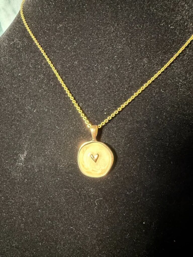 Gold-Tone Heart Pendant Necklace  (MWL010)