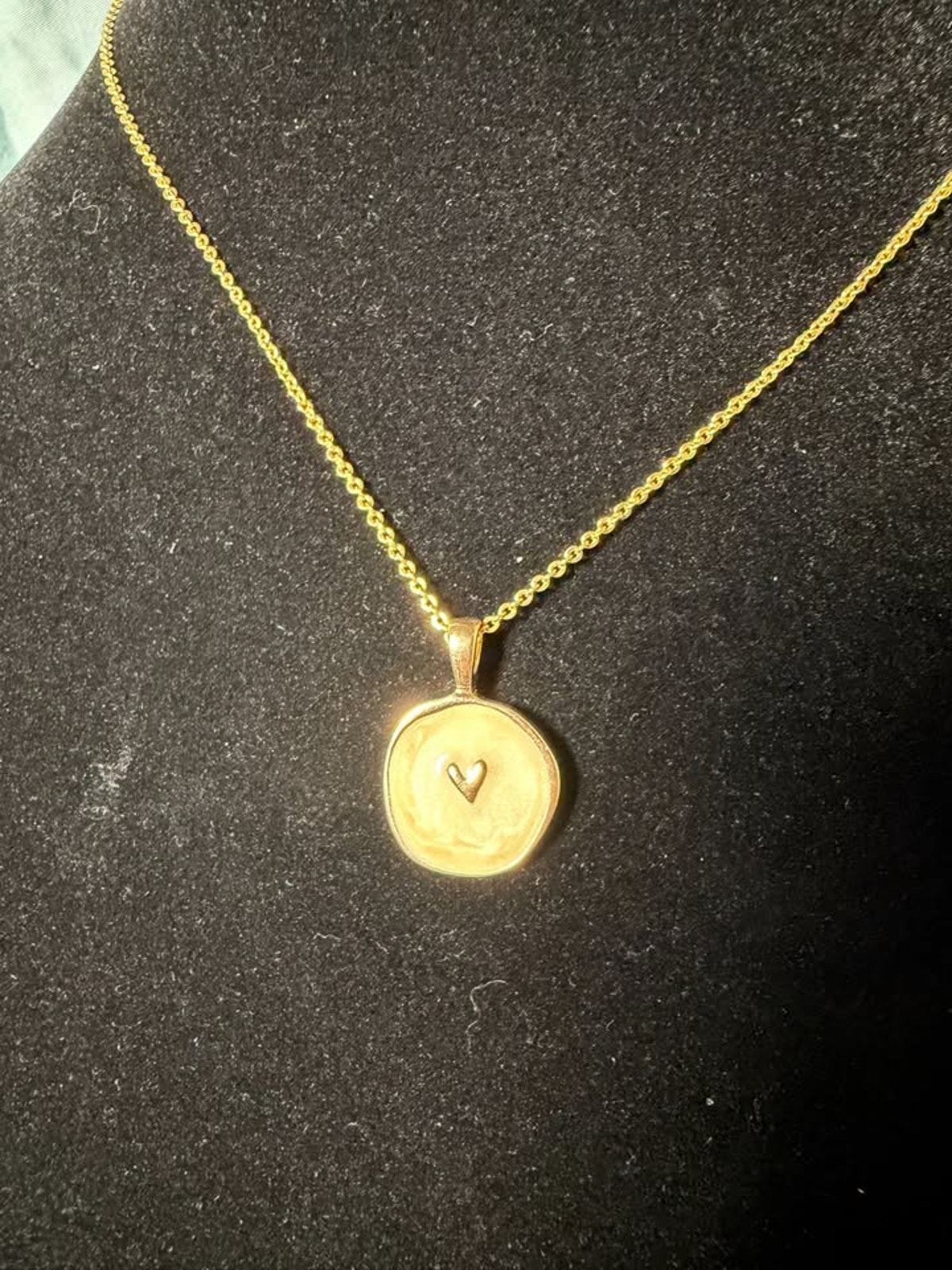 Gold-Tone Heart Pendant Necklace (MWL010)