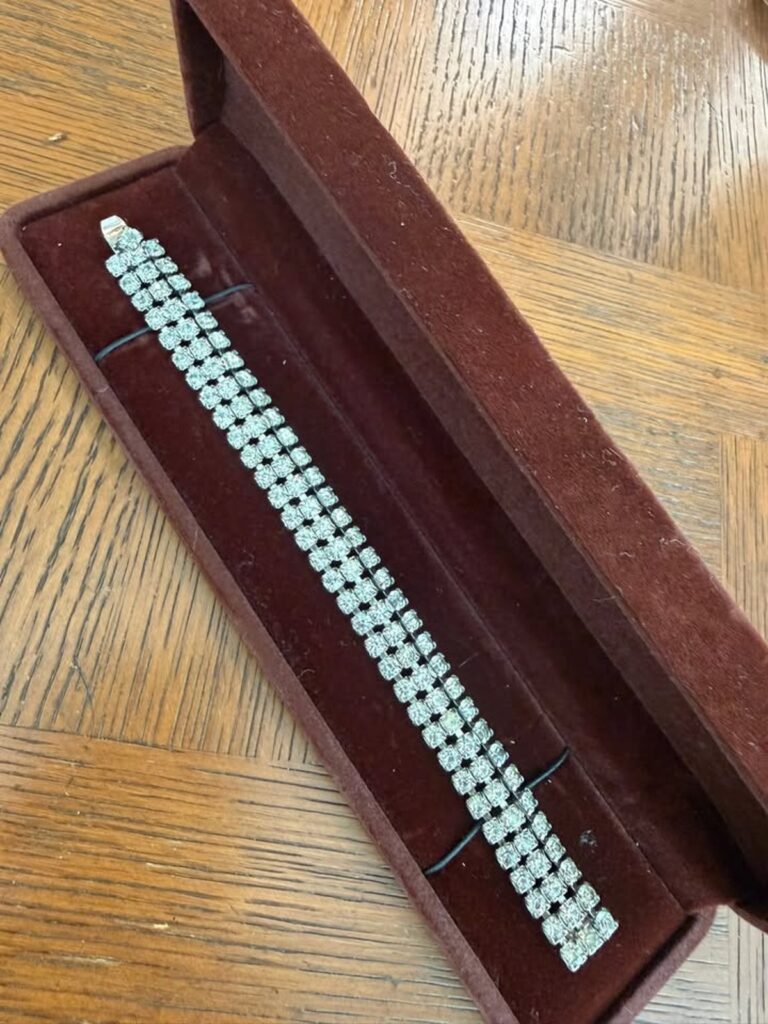 Vintage Silver-Tone Rhinestone Bracelet (CCC018)