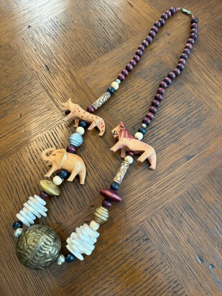 African Safari Animal Carved Pendant Necklace (CCC015)